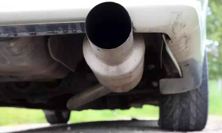 Штраф за гучний вихлоп: нові санкції для власників спорткарів та мотоциклів