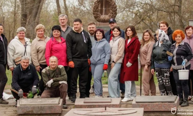 Весняне прибирання у Дніпрі: лівий берег міста об'єднався заради чистоти та затишку