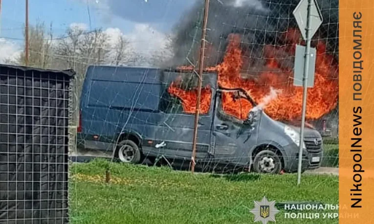 Ворог продовжив терор Нікопольщини: атака на автобус, авто поліції і будинки