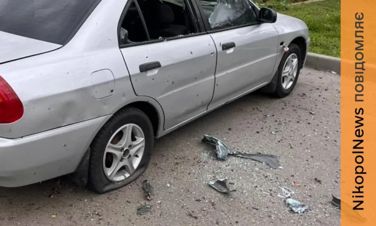 У Нікополі поранені двоє чоловіків, пошкоджені лікарня та авто