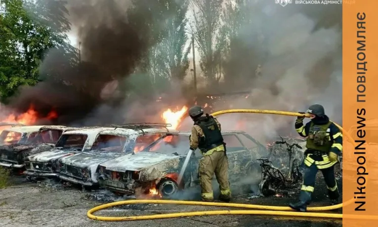 На Нікопольщині горіли 17 авто й мопеди, є поранений