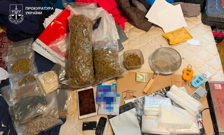 3 кг канабісу в посилках: у Кривому Розі перекрили канал збуту наркотиків