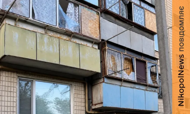 Моторошний обстріл Нікополя: 7 поранених, серед них родина поліцейського