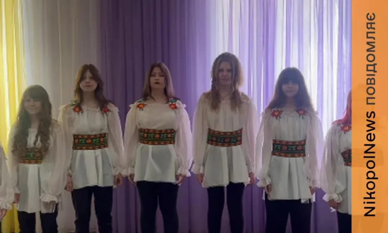 Талановиті діти Нікополя привітали мам зі святом!