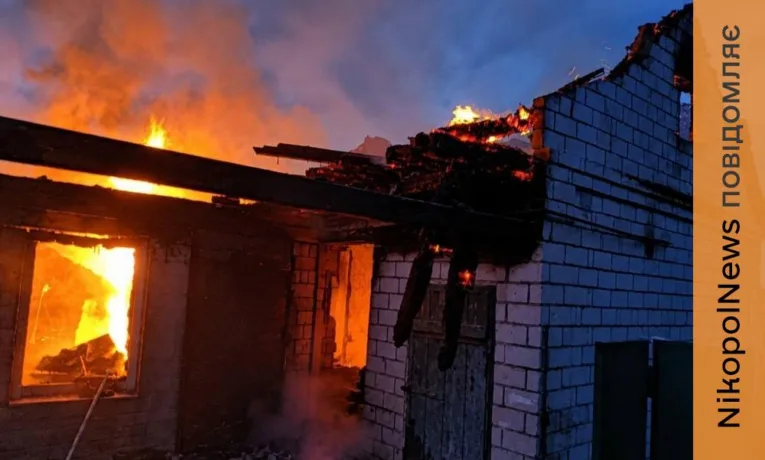 Вночі ворог атакував Нікопольщину безпілотниками: сталася пожежа