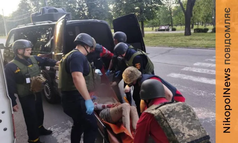 У Нікополі важко поранено чоловіка під час обстрілу