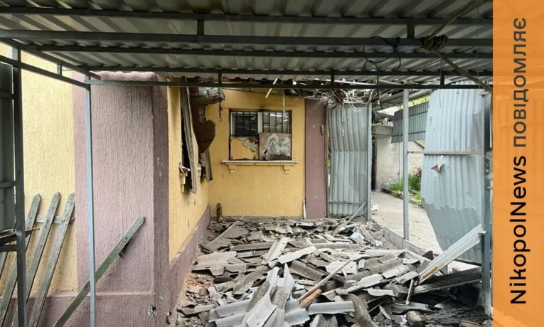 У Нікополі постраждав чоловік, пошкоджені підприємство і будинки
