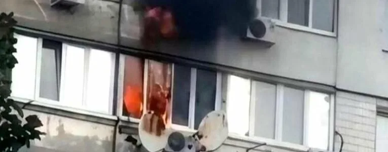 У Дніпрі спалахнула квартира: екстрені служби терміново евакуювали людей