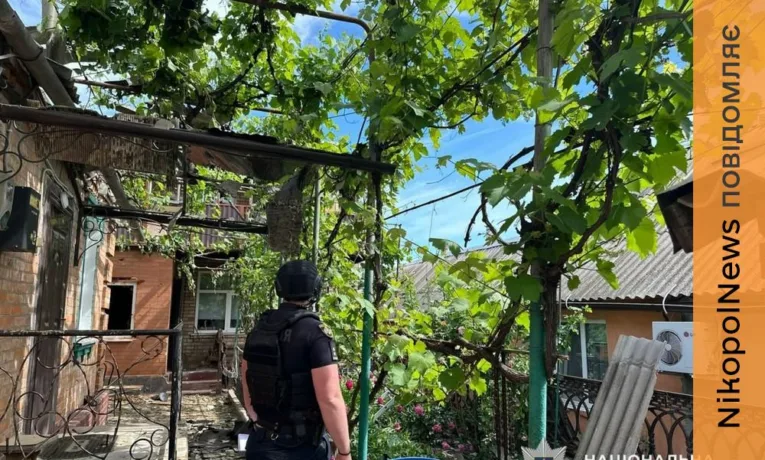 Обстріли Нікополя та району: поранені, пошкоджені гімназія і соматологічна клініка