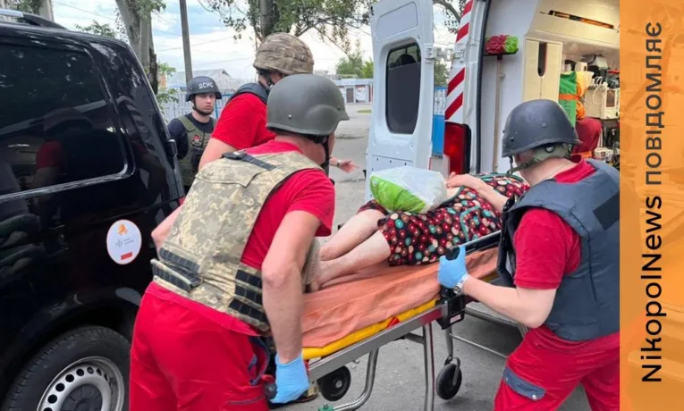 У Нікополі 4 постраждалих, сталися пожежі, пошкоджено приватні будинки, гараж авто