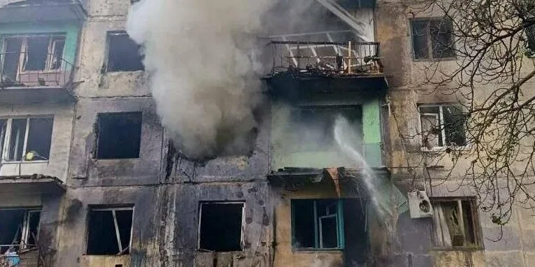 Шахед влучив у багатоповерхівку на Дніпропетровщині