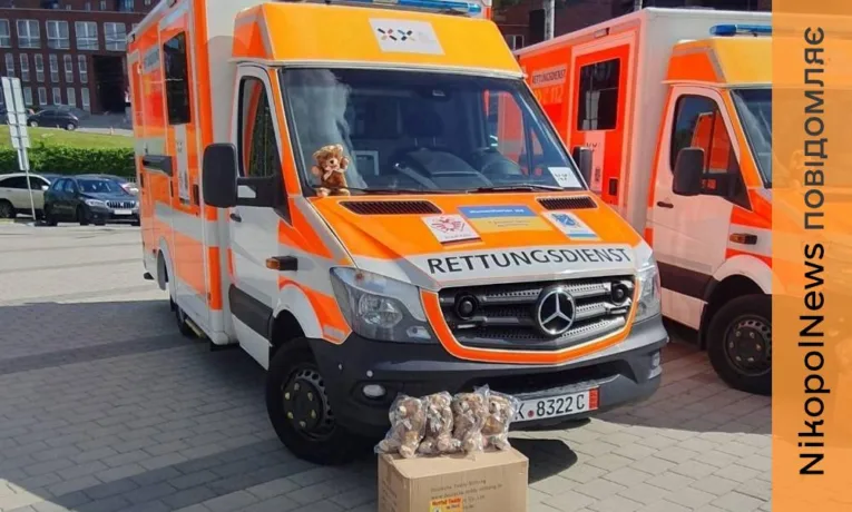 Нікопольська станція крові отримала автомобіль швидкої допомоги