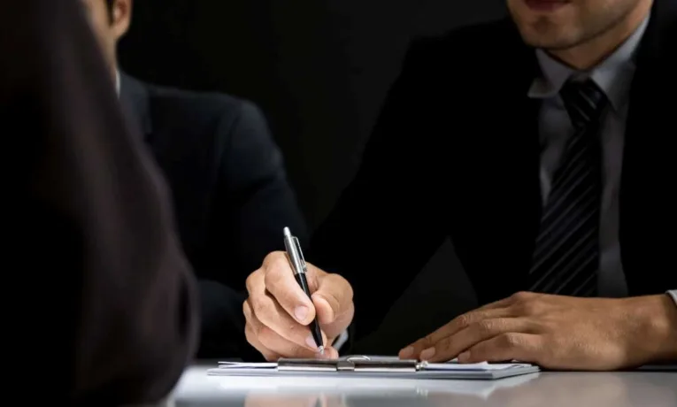 Як поведінка свідка під час допиту