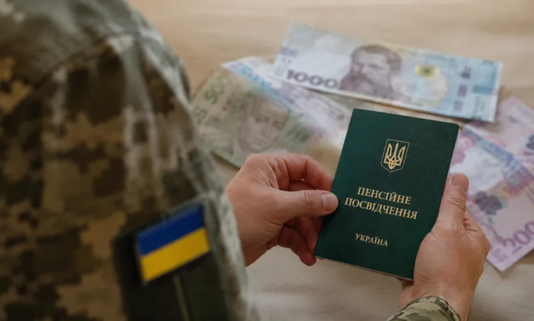Чи затримають військову пенсію після повернення на службу: роз'яснення ПФУ