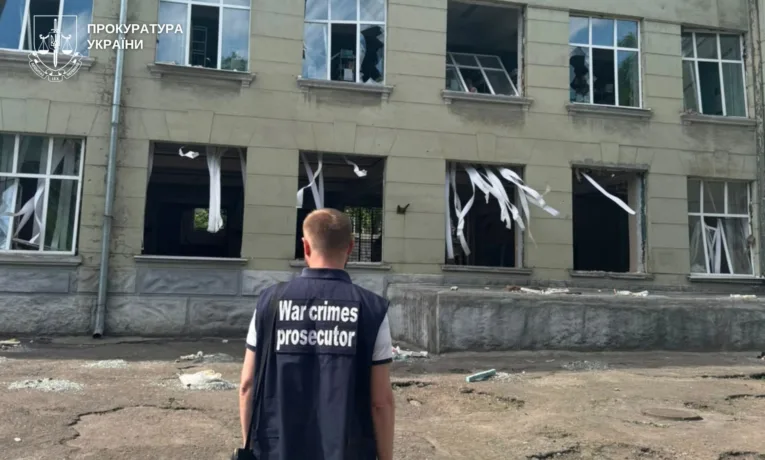 Наслідки нічної атаки на Дніпропетровщину: двоє поранених