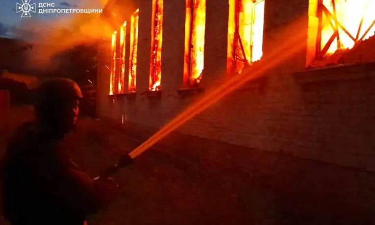 Наслідки ворожих ударів по АЗС на Дніпропетровщині