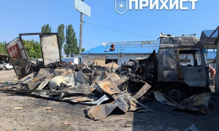 Нічний обстріл ринку в Нікополі: є постраждалі