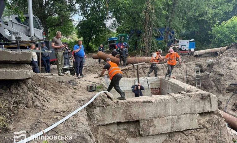 Ремонт водогону у Дніпрі: воду повертають до осель