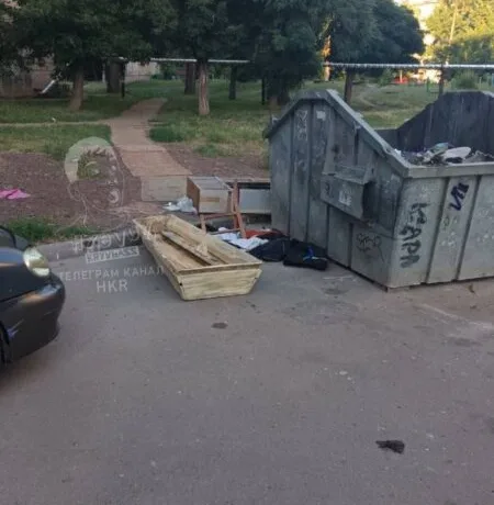 У Кривому Розі біля смітника знайшли порожню труну