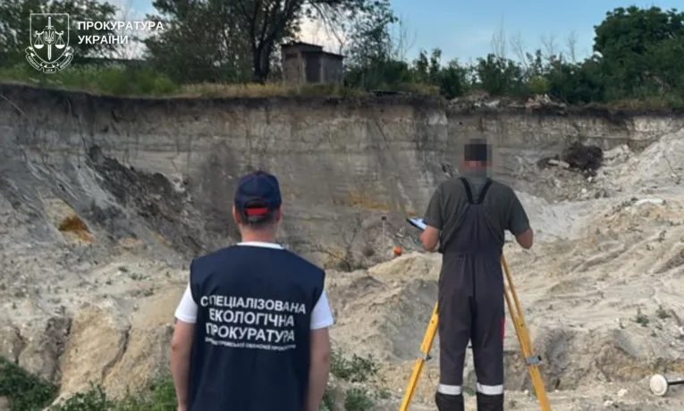У Кривому Розі викрили банду, що викрадала пісок на 3,5 млн