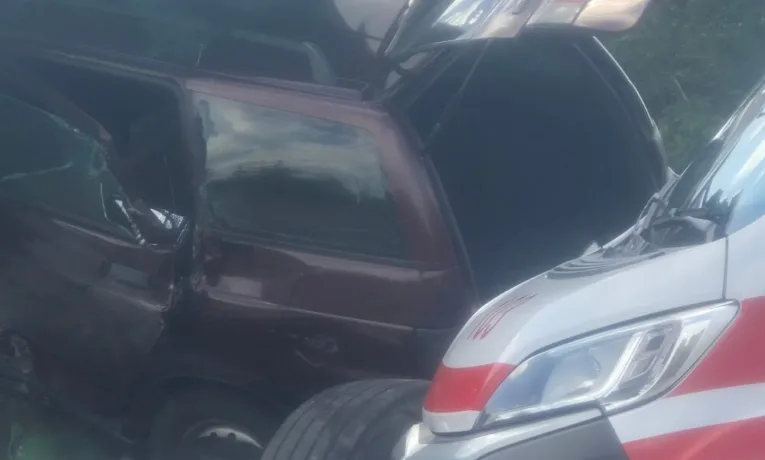 У Нікополі водій врізався у блокпост через сон за кермом