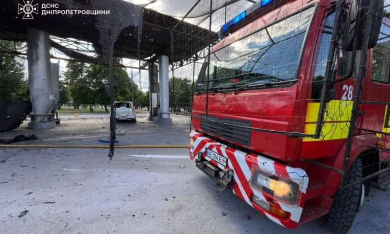 Удар по АЗС у Нікополі: є загиблі та поранені