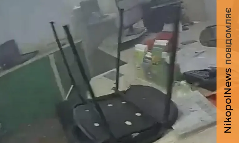 Смертельний удар по банку у Нікополі: поліція оприлюднила відео перших хвилин після атаки