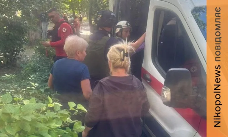 Рятували дитину і чоловіка: волонтери Нікополя допомогли постраждалим від обстрілу