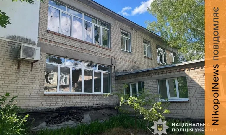 На Нікопольщині постраждав поліцейський, пошкоджені авто, навчальний заклад та інфраструктура