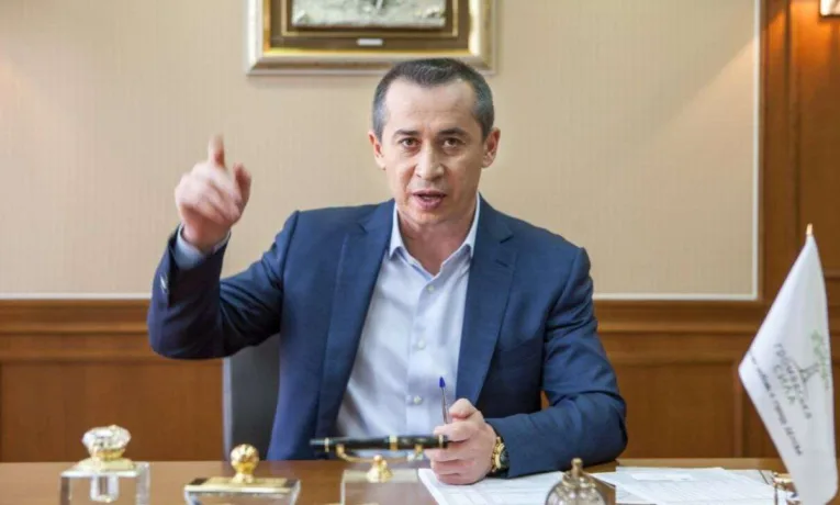 Депутат, засуджений за злочини проти дітей, помічений на волі