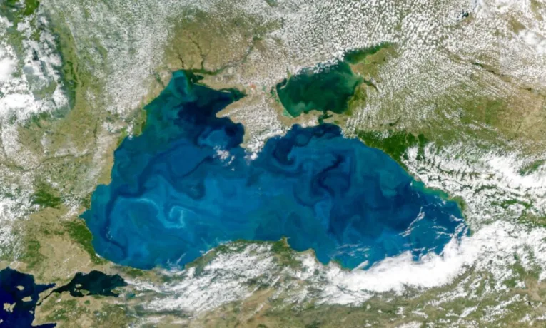 Чорне море стало бірюзовим: унікальне явище з космосу
