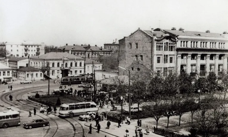 Центр Дніпра у 1950-х: архівні фото проспекту Яворницького
