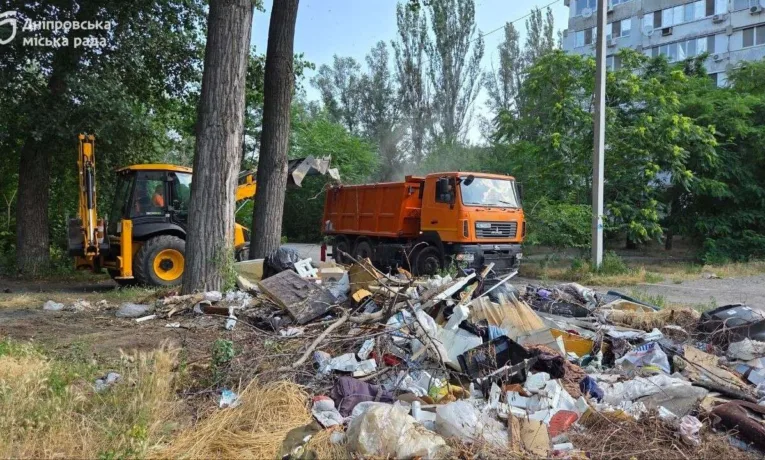 Ліквідація стихійних свалок у Дніпрі: ситуація на Покровському