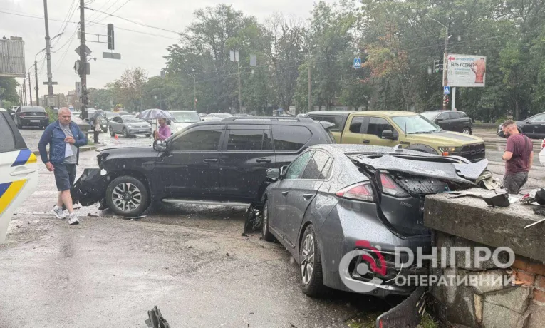 Масштабна ДТП у Дніпрі на проспекті Хмельницького