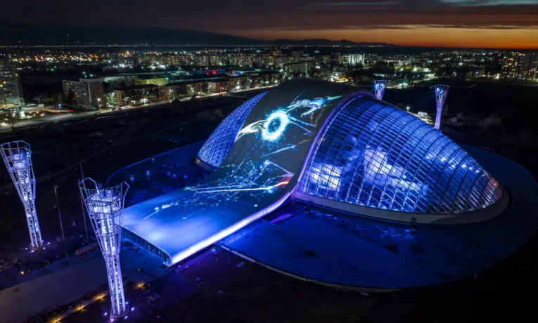 Митці з Дніпра створили унікальний 3D-мепінг у Грузії