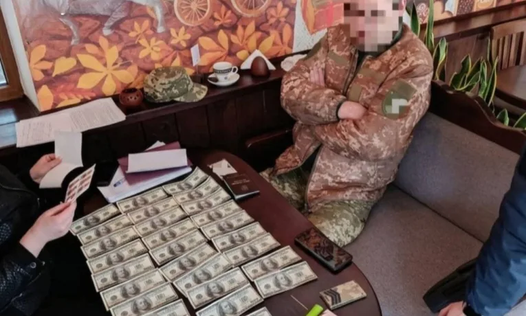 На Дніпропетровщині судять дезертира, який торгував послугами ТЦК