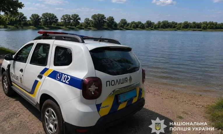 На Дніпропетровщині врятували підлітка з водойми