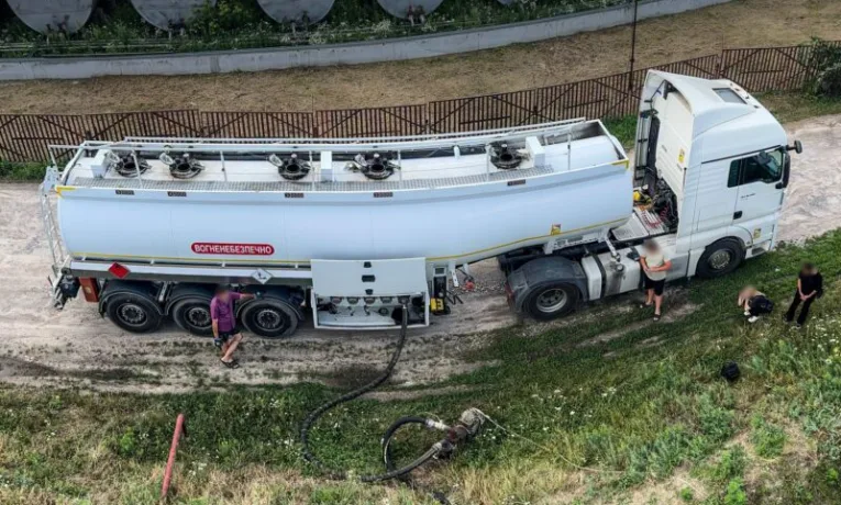 На Дніпропетровщині викрили мережу АЗС з фальсифікатом