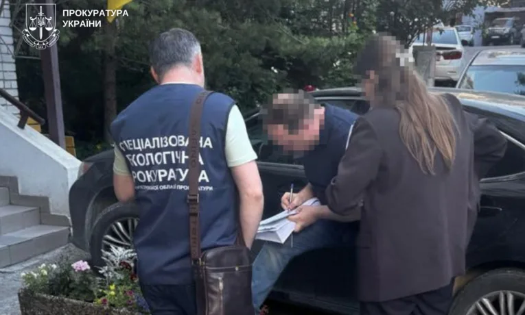 На Дніпропетровщині викрили схему захоплення 38 ділянок