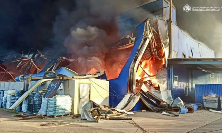 Наслідки ворожих атак на Дніпропетровщину: є постраждалі
