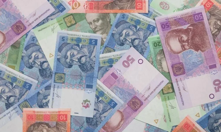 НБУ вилучає з обігу старі купюри 50 та 200 гривень