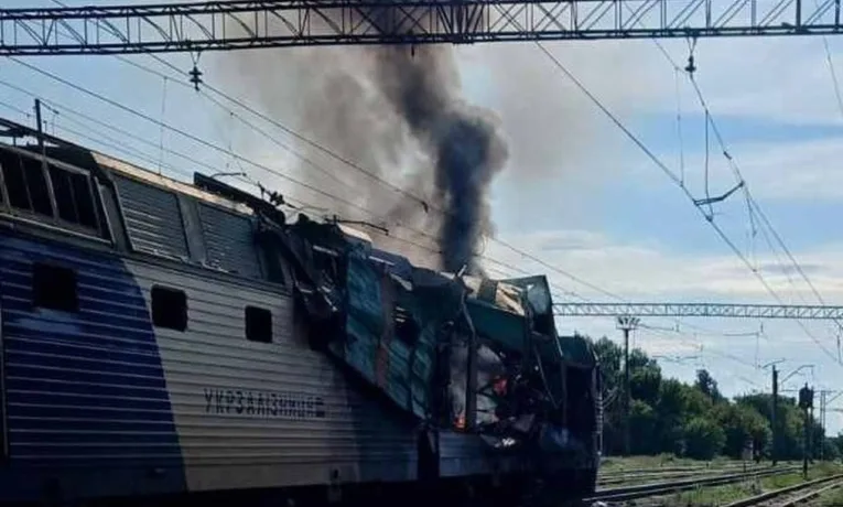 РФ атакувала пасажирський поїзд на Дніпропетровщині