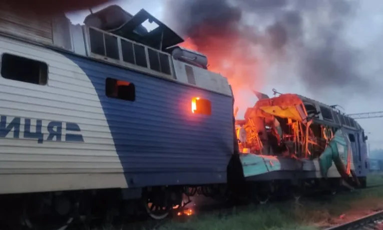 РФ атакувала залізницю на Дніпропетровщині: пошкоджено локомотиви