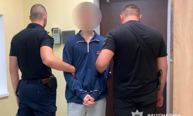У Дніпрі 16-річний підліток спалював авто військових