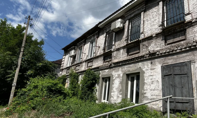 У Дніпрі відновили будинок після ракетного удару РФ