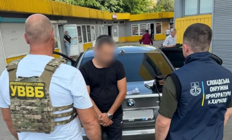 У Дніпрі викрили схему втечі чоловіків до Білорусі