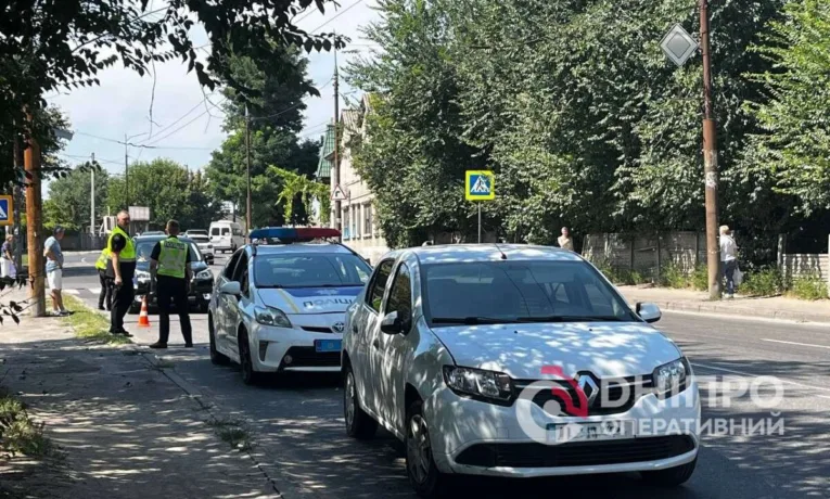 ДТП на Мануйлівському проспекті: авто збило жінку