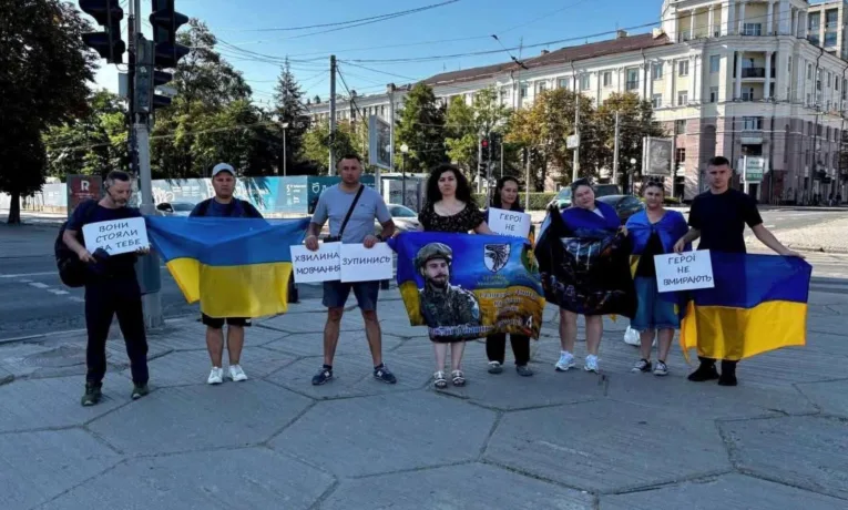 Хвилина мовчання у Дніпрі: як вшановують пам'ять Героїв