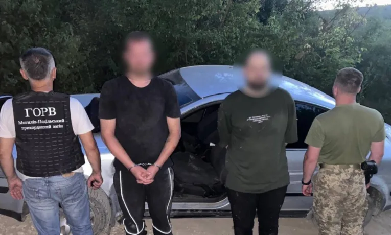 На Дніпропетровщині чоловік на авто проривався до Молдови