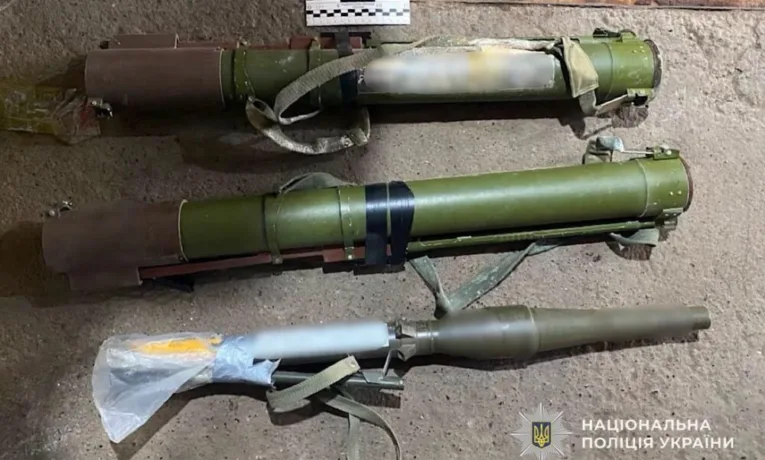 На Дніпропетровщині чоловік зберігав арсенал зброї вдома